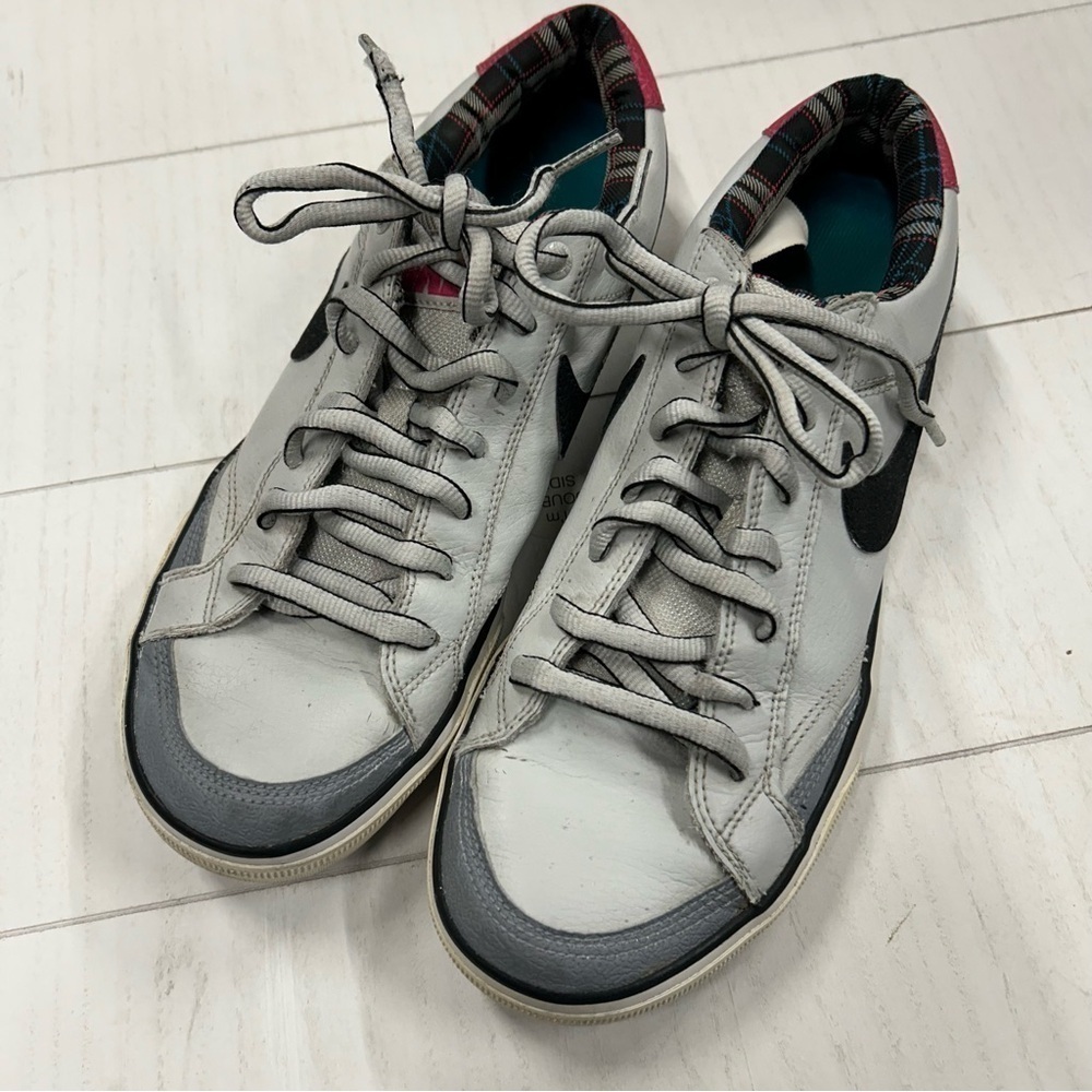 Nike Capri 2 Womens‎ 11 Leather Sneakers Shoes Gray Pink EUC